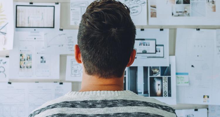 Guy-planning-website-on-whiteboard